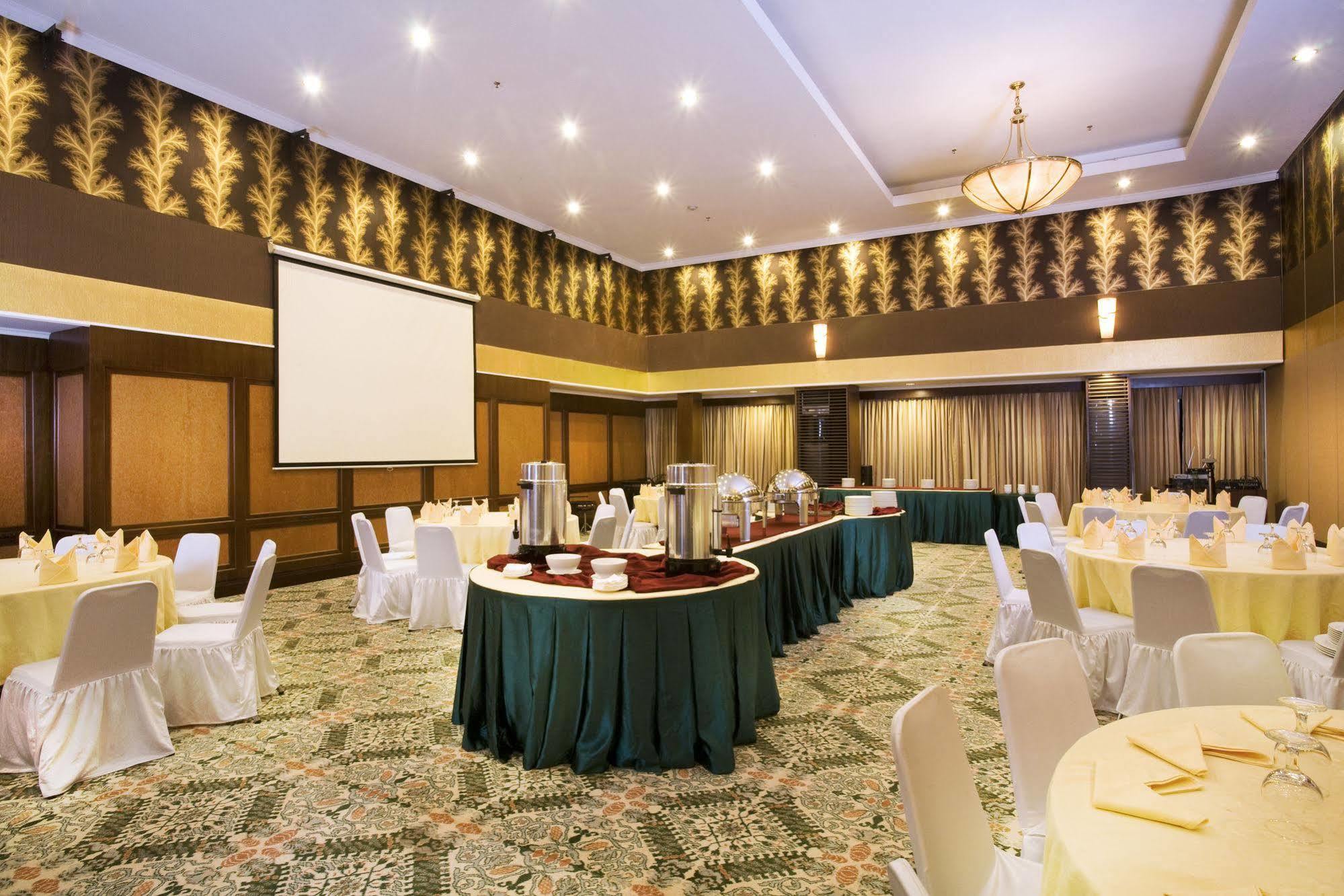 Aston Tropicana Hotel Bandung Eksteriør billede